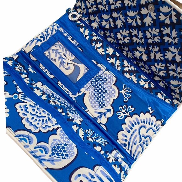 Vera Bradley NWOT Blue Lagoon Wristlet Clutch - Picture 5 of 5